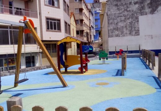 Malpica reabre o parque infantil do casco urbano logo de rematar obras de acondicionamento